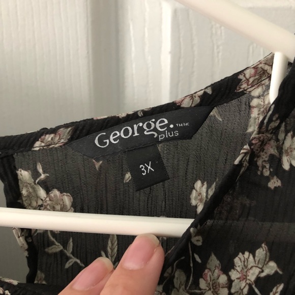 Plus size lightweight top - Picture 2 of 3